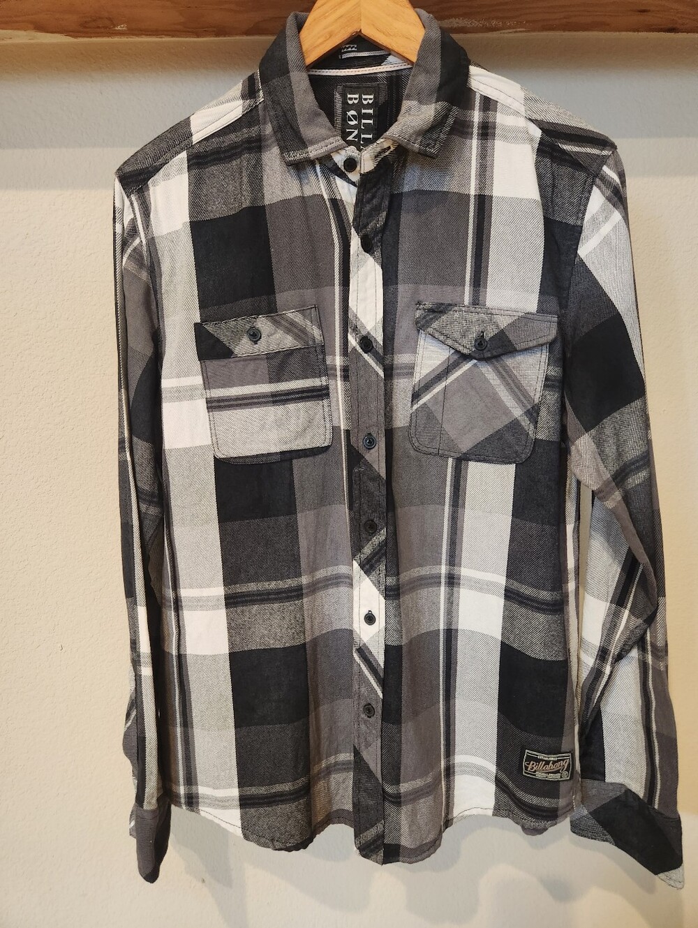 Billabong Men's Black, Gray & White Plaid Button-Down Shirt